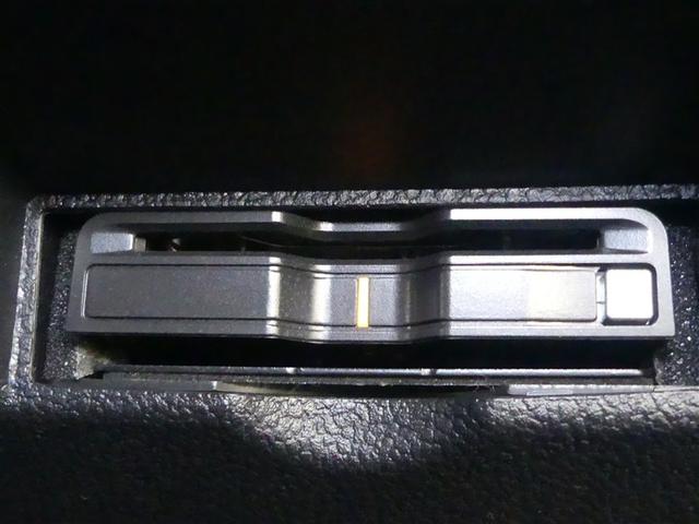 プリウス Aツーリングセレクション 電動シート アルミホイール LEDヘッドランプ キーレス CD 盗難防止装置 ハイブリッド オートクルーズコントロール メモリーナビ フルセグ(13枚目)