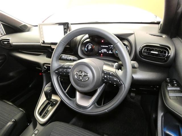 ヤリス Ｚ　ミュージックプレイヤー接続可　アルミホイール　ＬＥＤヘッドランプ　記録簿　キーレス　盗難防止装置　オートクルーズコントロール　メモリーナビ　フルセグ（3枚目）