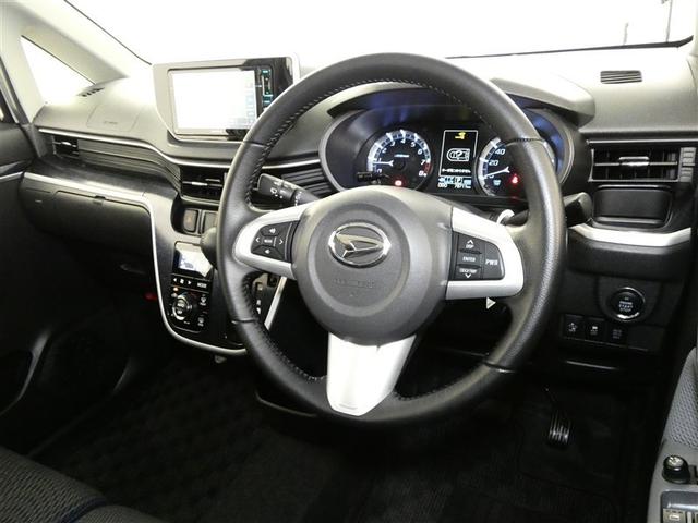 しっかりまとまった感のあるインパネ。各スイッチ類も使いやすい位置に配置されています。