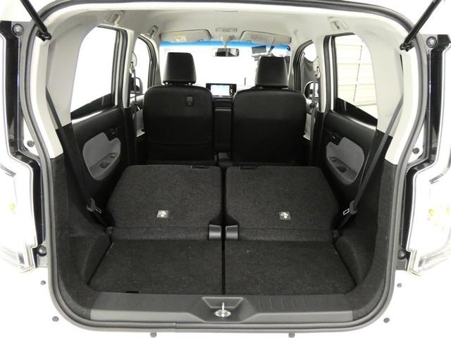 可倒式リヤシートを倒せばラッゲージスペースがさらに拡大。長さや幅のあるものも楽に収まります。
