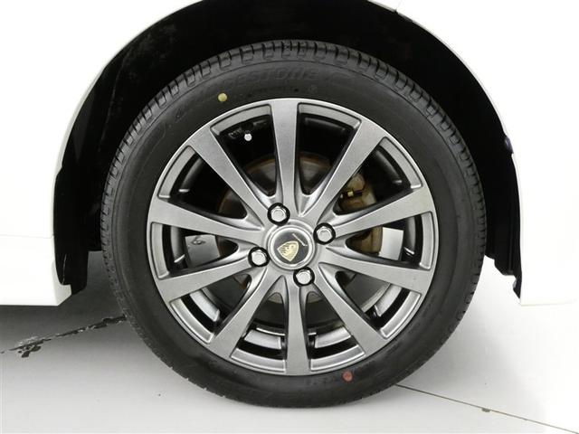 アルミホイールは、１５インチです。重量軽減とサスペンションの追従性の向上、乗り心地アップ！　燃費の向上にもつながります。