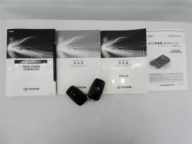 プリウス ＳセーフティプラスＩＩ　１００Ｖ電源　ミュージックプレイヤー接続可　アルミホイール　ＬＥＤヘッドランプ　記録簿　キーレス　盗難防止装置　ハイブリッド　オートクルーズコントロール　メモリーナビ　フルセグ（3枚目）