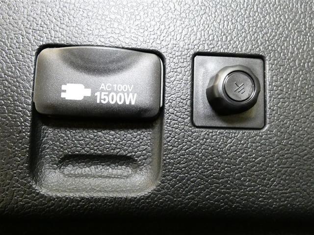 プリウス ＳセーフティプラスＩＩ　１００Ｖ電源　ミュージックプレイヤー接続可　アルミホイール　ＬＥＤヘッドランプ　記録簿　キーレス　盗難防止装置　ハイブリッド　オートクルーズコントロール　メモリーナビ　フルセグ（4枚目）