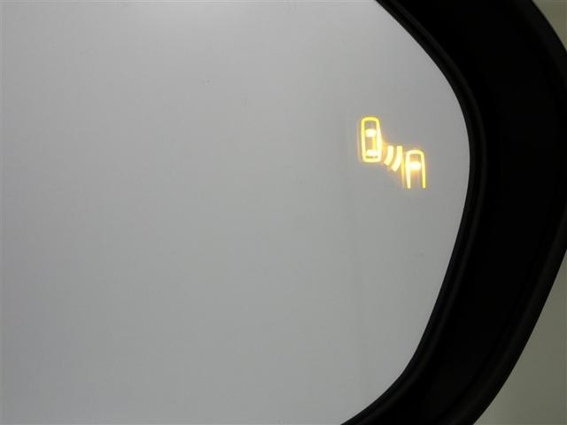 プリウス ＳセーフティプラスＩＩ　１００Ｖ電源　ミュージックプレイヤー接続可　アルミホイール　ＬＥＤヘッドランプ　記録簿　キーレス　盗難防止装置　ハイブリッド　オートクルーズコントロール　メモリーナビ　フルセグ（6枚目）