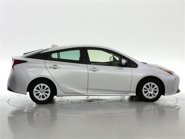 プリウス ＳセーフティプラスＩＩ　１００Ｖ電源　ミュージックプレイヤー接続可　アルミホイール　ＬＥＤヘッドランプ　記録簿　キーレス　盗難防止装置　ハイブリッド　オートクルーズコントロール　メモリーナビ　フルセグ（24枚目）