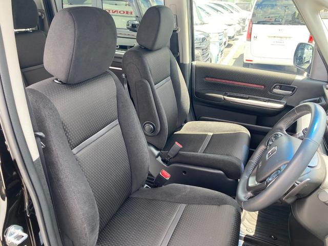 ステップワゴンスパーダ スパーダホンダセンシング　盗難防止　助手席エアバッグ　Ｗパワスラ　記録簿有　地デジ　サイドエアバッグ　ＬＥＤライト　横滑り防止システム　オートエアコン　リアカメラ　ＵＳＢ　ナビ＆ＴＶ　三列シート（7枚目）