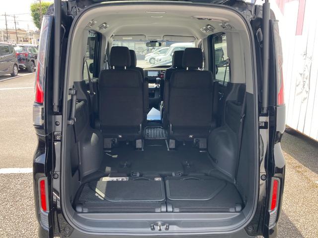 ステップワゴンスパーダ スパーダホンダセンシング　盗難防止　助手席エアバッグ　Ｗパワスラ　記録簿有　地デジ　サイドエアバッグ　ＬＥＤライト　横滑り防止システム　オートエアコン　リアカメラ　ＵＳＢ　ナビ＆ＴＶ　三列シート（11枚目）