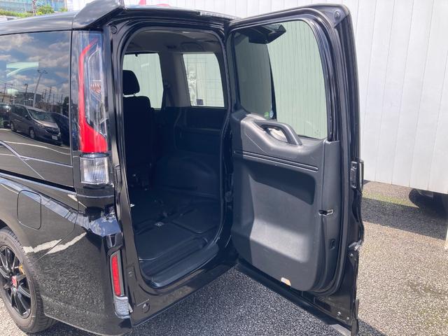 ステップワゴンスパーダ スパーダホンダセンシング　盗難防止　助手席エアバッグ　Ｗパワスラ　記録簿有　地デジ　サイドエアバッグ　ＬＥＤライト　横滑り防止システム　オートエアコン　リアカメラ　ＵＳＢ　ナビ＆ＴＶ　三列シート（12枚目）
