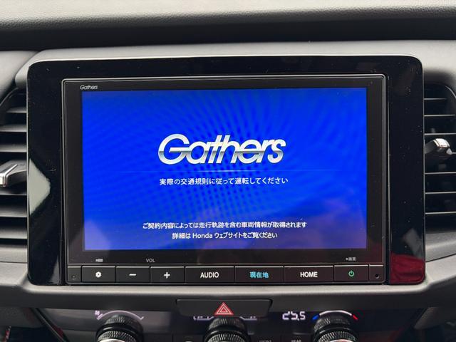 フィット ホーム 記録簿 衝突軽減 リアカメラ ソナー USB接続 AAC 横滑り防止機能 サイドエアバック LEDライト クルーズコントロール パワーウィンドウ スマキー ナビTV パワーステアリング ABS(3枚目)