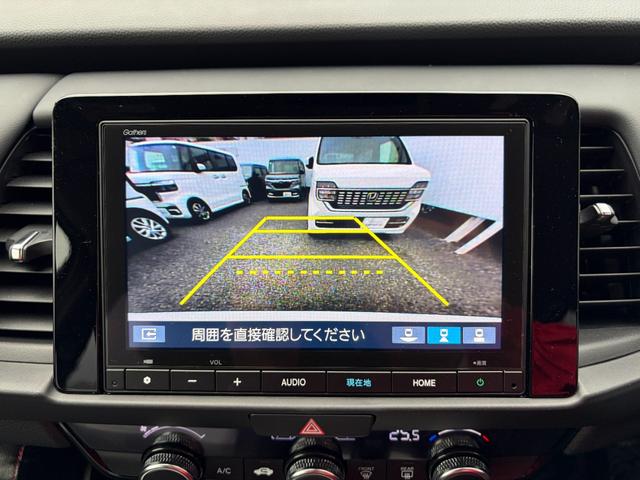 フィット ホーム 記録簿 衝突軽減 リアカメラ ソナー USB接続 AAC 横滑り防止機能 サイドエアバック LEDライト クルーズコントロール パワーウィンドウ スマキー ナビTV パワーステアリング ABS(4枚目)