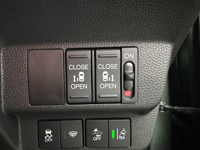 フリード クロスター・ホンダセンシング 両PSD USBポート エアバック Iストップ VSA リヤカメラ 3列シート 整備記録簿 ウォークスルー イモビライザー キーフリー パワステ クルコン AAC ABS(16枚目)