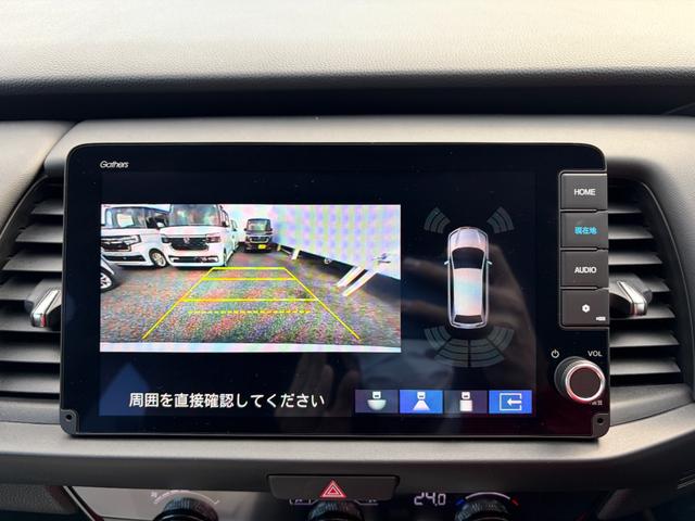 フィット ホーム　当社デモカー　記録簿　衝突軽減　リアカメラ　ＡＡＣ　横滑り防止機能　サイドエアバック　ＬＥＤライト　クルーズコントロール　パワーウィンドウ　スマキー　パワーステアリング　ＡＢＳ　盗難防止システム（5枚目）