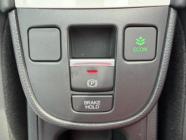 フィット ホーム　当社デモカー　記録簿　衝突軽減　リアカメラ　ＡＡＣ　横滑り防止機能　サイドエアバック　ＬＥＤライト　クルーズコントロール　パワーウィンドウ　スマキー　パワーステアリング　ＡＢＳ　盗難防止システム（15枚目）