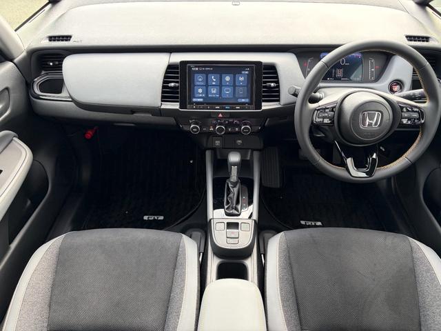 フィット RS 当社デモカー USBポート コーナーセンサー イモビライザー 地デジフルセグ リアカメラ LEDヘッドライト アイドリングストップ エアコン ETC車載器 キーレス スマートキー 横滑防止装置 ABS(6枚目)