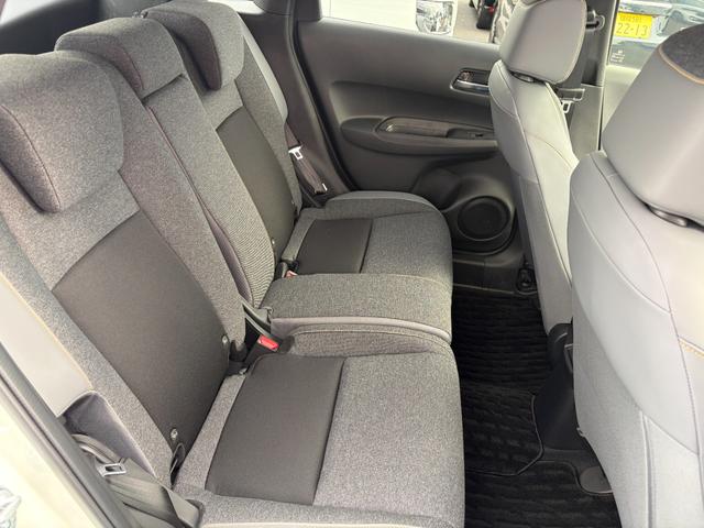 フィット RS 当社デモカー USBポート コーナーセンサー イモビライザー 地デジフルセグ リアカメラ LEDヘッドライト アイドリングストップ エアコン ETC車載器 キーレス スマートキー 横滑防止装置 ABS(8枚目)