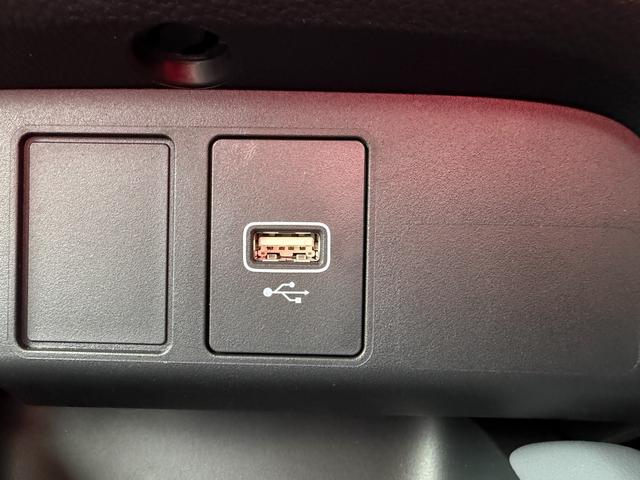 フィット RS 当社デモカー USBポート コーナーセンサー イモビライザー 地デジフルセグ リアカメラ LEDヘッドライト アイドリングストップ エアコン ETC車載器 キーレス スマートキー 横滑防止装置 ABS(16枚目)