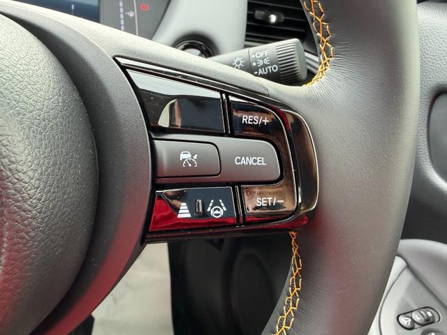 フィット RS 当社デモカー USBポート コーナーセンサー イモビライザー 地デジフルセグ リアカメラ LEDヘッドライト アイドリングストップ エアコン ETC車載器 キーレス スマートキー 横滑防止装置 ABS(17枚目)