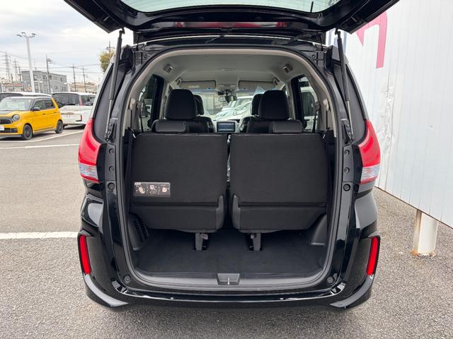 フリードハイブリッド ハイブリッド・EX 地デジフルセグTV シ-トヒ-タ- 整備記録簿 USB接続 リヤカメラ LEDライト フルオートエアコン ABS ドラレコ付 DVD再生可 ウォークスルー サイドエアバッグ(11枚目)