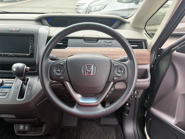 フリード Ｇ・ホンダセンシング　Ｆセグ　追突被害軽減ブレーキ　ｉストップ　Ｗエアバッグ　パワーウィンドウ　ベンチシート　アクティブクルーズコントロール　スマートキ　カーテンエアバッグ　カラーバックモニター（6枚目）