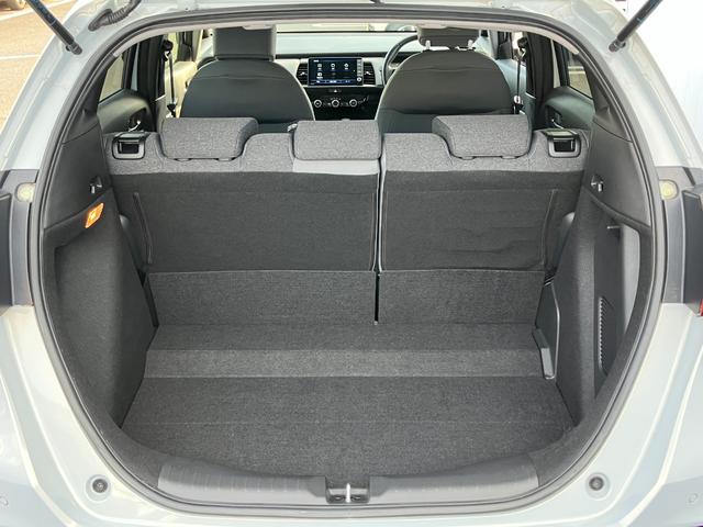 フィット e:HEVRS エアバッグ ナビ&TV パワーウィンドウ 助手席エアバッグ Dレコ フルセグテレビ LEDヘッドランプ セキュリティアラーム フルオートエアコン ETC装備 スマートキ DVD再生(10枚目)