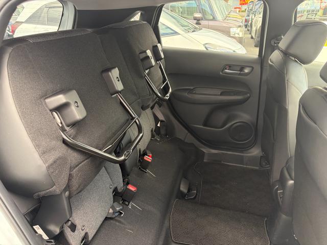 フィット e:HEVホーム 当社デモカー 前後誤発進抑制機能 クリソナ 助手席エアバッグ 運転席エアバッグ LEDライト USB接続 バックカメラ ABS サイドエアバッグ オートクルーズコントロール フルセグTV スマートキー(9枚目)