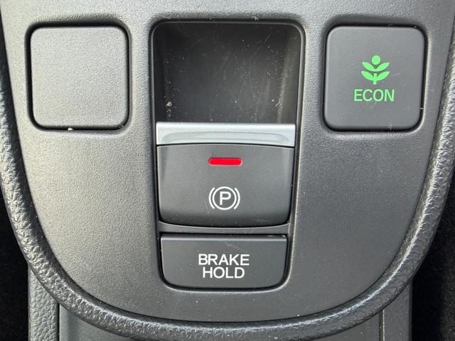 フィット e:HEVホーム 当社デモカー 前後誤発進抑制機能 クリソナ 助手席エアバッグ 運転席エアバッグ LEDライト USB接続 バックカメラ ABS サイドエアバッグ オートクルーズコントロール フルセグTV スマートキー(15枚目)