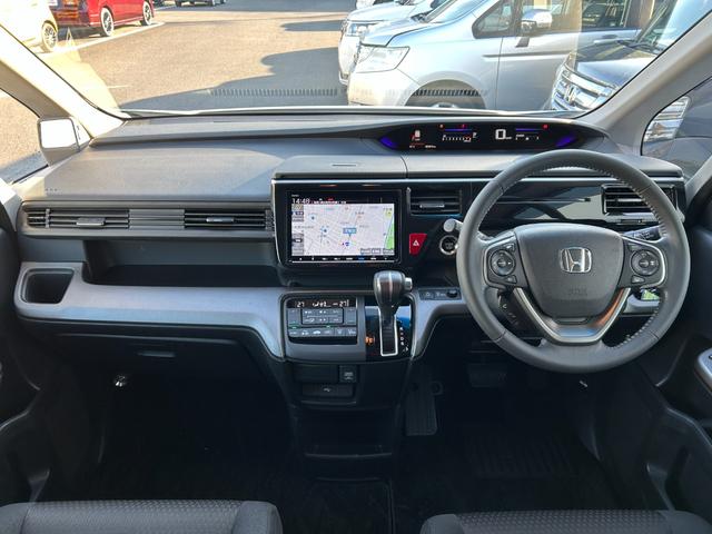 ステップワゴンスパーダ スパーダホンダセンシング　盗難防止　助手席エアバッグ　Ｗパワスラ　記録簿有　地デジ　サイドエアバッグ　ＬＥＤライト　横滑り防止システム　オートエアコン　リアカメラ　ドライブレコーダー装着車　ＵＳＢ（7枚目）