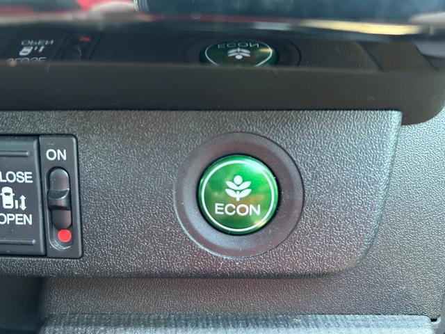 ステップワゴンスパーダ スパーダホンダセンシング　盗難防止　助手席エアバッグ　Ｗパワスラ　記録簿有　地デジ　サイドエアバッグ　ＬＥＤライト　横滑り防止システム　オートエアコン　リアカメラ　ドライブレコーダー装着車　ＵＳＢ（16枚目）