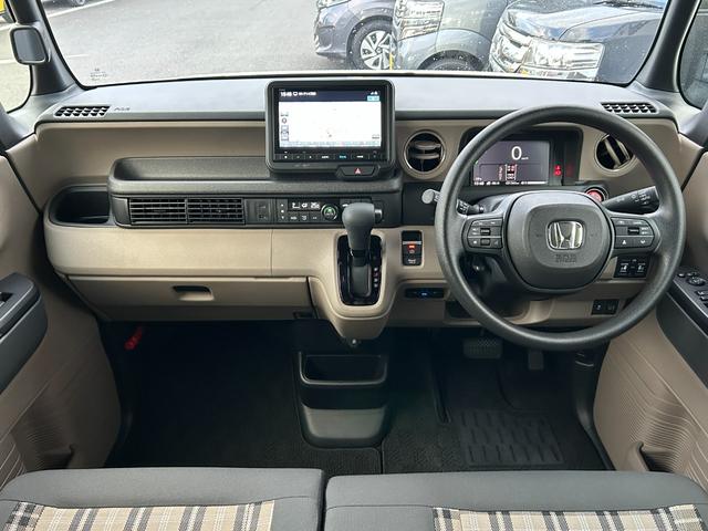 Ｎ－ＢＯＸジョイ ベースグレード　当社デモカー　踏み間違い防止装置　Ｂカメラ　横滑り防止機能　ＬＥＤランプ　点検記録簿　クルーズコントロール　パワーウィンドウ　前席シートヒーター　スマートキー　フルセグＴＶ　両側電動ドア　ベンチシート（6枚目）