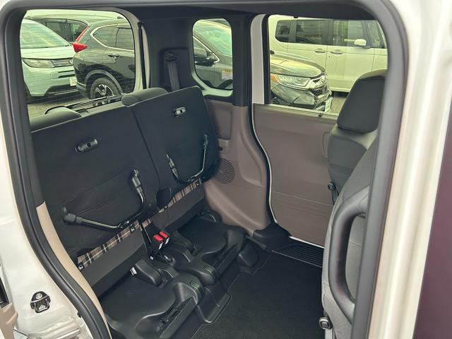 Ｎ－ＢＯＸジョイ ベースグレード　当社デモカー　踏み間違い防止装置　Ｂカメラ　横滑り防止機能　ＬＥＤランプ　点検記録簿　クルーズコントロール　パワーウィンドウ　前席シートヒーター　スマートキー　フルセグＴＶ　両側電動ドア　ベンチシート（9枚目）