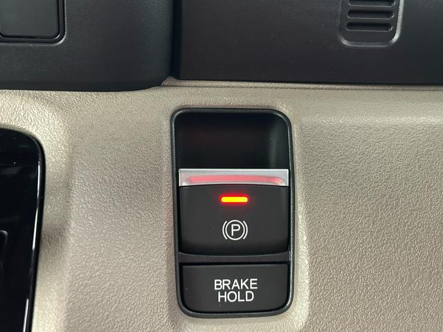 Ｎ－ＢＯＸジョイ ベースグレード　当社デモカー　踏み間違い防止装置　Ｂカメラ　横滑り防止機能　ＬＥＤランプ　点検記録簿　クルーズコントロール　パワーウィンドウ　前席シートヒーター　スマートキー　フルセグＴＶ　両側電動ドア　ベンチシート（15枚目）