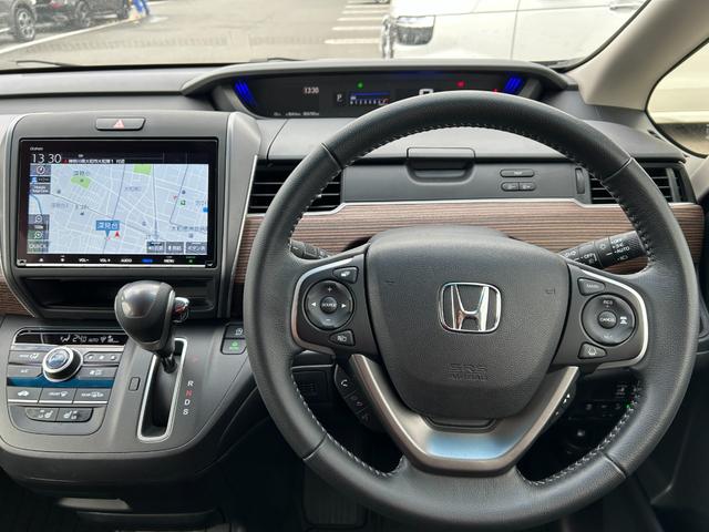 フリード クロスター・ホンダセンシング　両ＰＳＤ　ＵＳＢポート　地デジ　エアバック　Ｉストップ　ＶＳＡ　リヤカメラ　３列シート　整備記録簿　ＤＶＤ再生　ウォークスルー　イモビライザー　キーフリー　パワステ（6枚目）