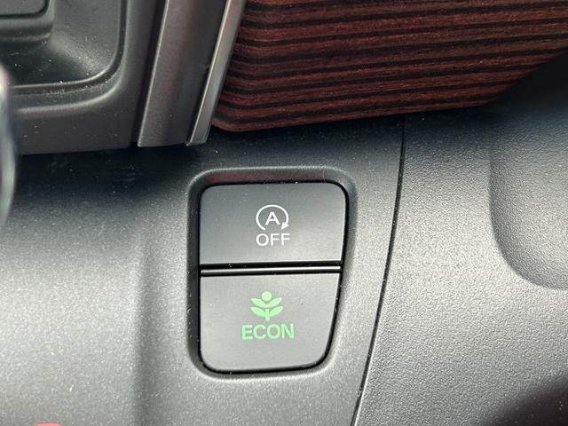 フリード クロスター・ホンダセンシング　両ＰＳＤ　ＵＳＢポート　地デジ　エアバック　Ｉストップ　ＶＳＡ　リヤカメラ　３列シート　整備記録簿　ＤＶＤ再生　ウォークスルー　イモビライザー　キーフリー　パワステ（18枚目）