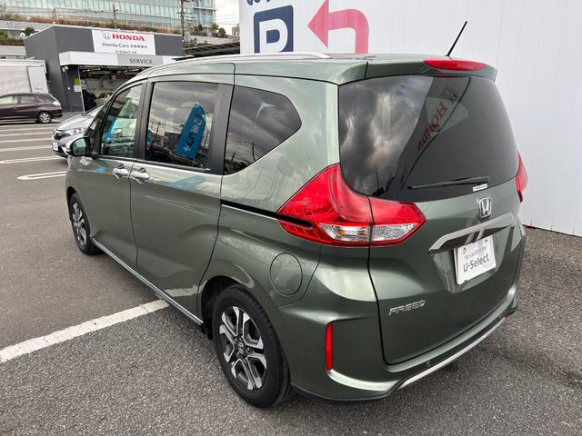フリード クロスター・ホンダセンシング　両ＰＳＤ　ＵＳＢポート　地デジ　エアバック　Ｉストップ　ＶＳＡ　リヤカメラ　３列シート　整備記録簿　ＤＶＤ再生　ウォークスルー　イモビライザー　キーフリー　パワステ（20枚目）