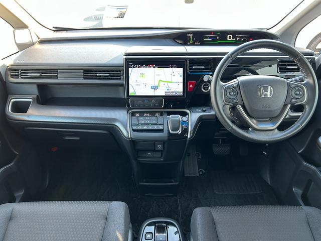 ステップワゴンスパーダ ｅ：ＨＥＶスパーダＧホンダセンシング　ウォークスルー　ＬＥＤライト　ドライブレコーダ　セキュリティアラーム　カーテンエアバック　横滑り防止装置　クルーズコントロール　Ｂカメラ　ＵＳＢ接続　フルセグ（6枚目）