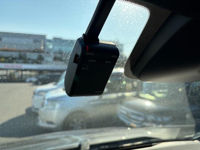 ステップワゴン ｅ：ＨＥＶスパーダ　マルチカメラ　デュアルエアコン　フルオートエアコン　ＥＳＣ　シートヒータ　キーフリー　ＬＥＤヘッドランプ　イモビ　ＡＢＳ　リアカメラ　スマートキ　ＵＳＢポート　クルーズコントロール（5枚目）