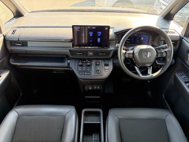 ステップワゴン ｅ：ＨＥＶスパーダ　マルチカメラ　デュアルエアコン　フルオートエアコン　ＥＳＣ　シートヒータ　キーフリー　ＬＥＤヘッドランプ　イモビ　ＡＢＳ　リアカメラ　スマートキ　ＵＳＢポート　クルーズコントロール（6枚目）