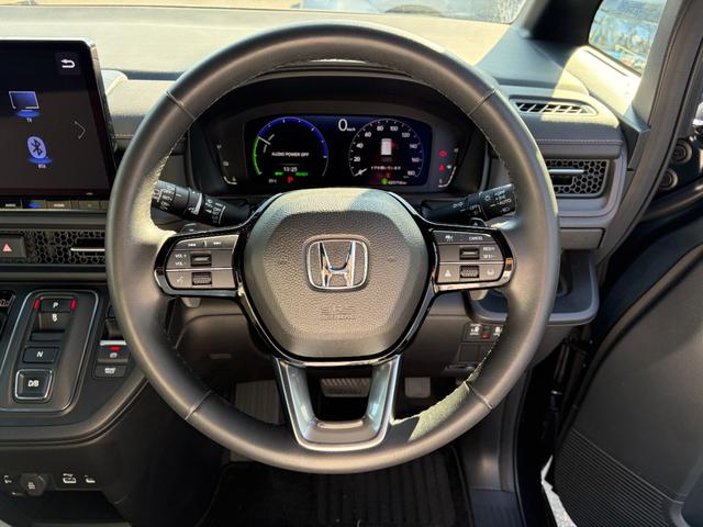 ステップワゴン ｅ：ＨＥＶスパーダ　マルチカメラ　デュアルエアコン　フルオートエアコン　ＥＳＣ　シートヒータ　キーフリー　ＬＥＤヘッドランプ　イモビ　ＡＢＳ　リアカメラ　スマートキ　ＵＳＢポート　クルーズコントロール（7枚目）