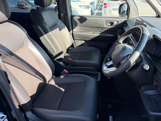 ステップワゴン ｅ：ＨＥＶスパーダ　マルチカメラ　デュアルエアコン　フルオートエアコン　ＥＳＣ　シートヒータ　キーフリー　ＬＥＤヘッドランプ　イモビ　ＡＢＳ　リアカメラ　スマートキ　ＵＳＢポート　クルーズコントロール（10枚目）