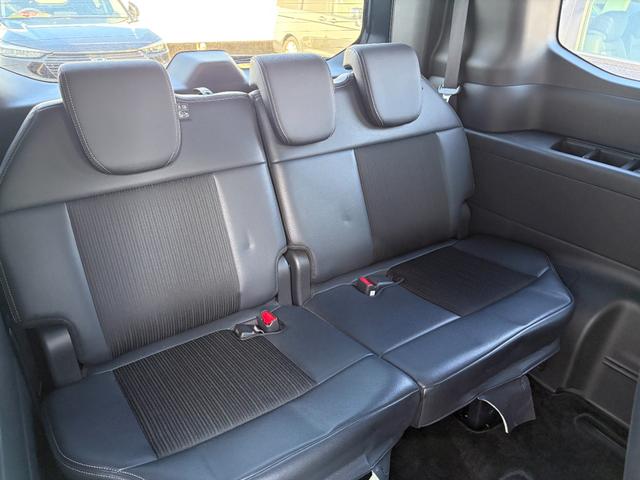 ステップワゴン ｅ：ＨＥＶスパーダ　マルチカメラ　デュアルエアコン　フルオートエアコン　ＥＳＣ　シートヒータ　キーフリー　ＬＥＤヘッドランプ　イモビ　ＡＢＳ　リアカメラ　スマートキ　ＵＳＢポート　クルーズコントロール（12枚目）