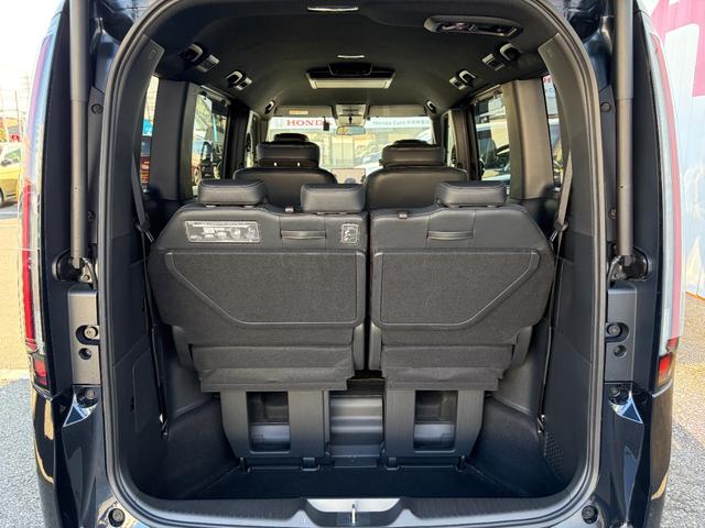 ステップワゴン ｅ：ＨＥＶスパーダ　マルチカメラ　デュアルエアコン　フルオートエアコン　ＥＳＣ　シートヒータ　キーフリー　ＬＥＤヘッドランプ　イモビ　ＡＢＳ　リアカメラ　スマートキ　ＵＳＢポート　クルーズコントロール（13枚目）