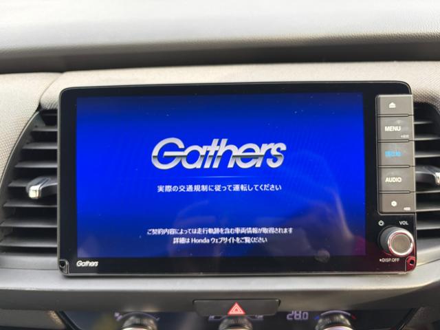 フィット クロスター　パーキングセンサー　地デジ　Ｂカメ　スマートキ　ナビＴＶ　Ａストップ　ＵＳＢ　カーテンエアバッグ　クルーズコントロール　オートエアコン　パワステ　記録簿　Ｄレコ　ＬＥＤライト　ＥＴＣ（3枚目）