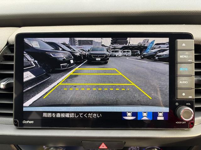 フィット クロスター　パーキングセンサー　地デジ　Ｂカメ　スマートキ　ナビＴＶ　Ａストップ　ＵＳＢ　カーテンエアバッグ　クルーズコントロール　オートエアコン　パワステ　記録簿　Ｄレコ　ＬＥＤライト　ＥＴＣ（5枚目）