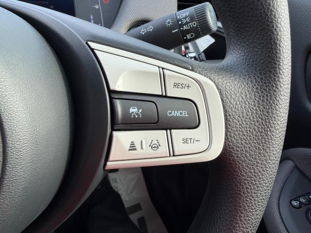 フィット クロスター　パーキングセンサー　地デジ　Ｂカメ　スマートキ　ナビＴＶ　Ａストップ　ＵＳＢ　カーテンエアバッグ　クルーズコントロール　オートエアコン　パワステ　記録簿　Ｄレコ　ＬＥＤライト　ＥＴＣ（18枚目）