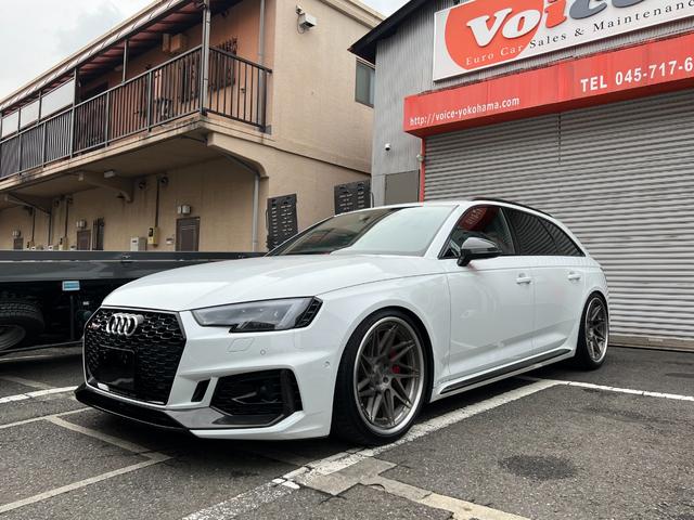 ＲＳ４アバント カーボンスタイリングＰＫＧ　２．９　４ＷＤ　パノラマルーフ　Ｎｕｅｔｒａｌｅ２０ＡＷ　ＫＷ製車高調　レッドキャリパー　ＲＳスポーツエキゾースト　アダプティブクルーズ　レザーシート　マッサージ機能付き　シートヒーター（前後）（2枚目）