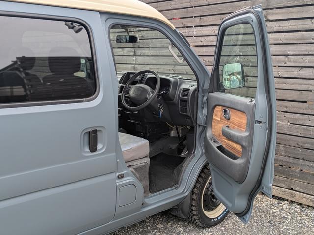 エブリイ ＰＣ　軽バンカスタム　車中泊　マットペイント　アウトドア仕様　キャンプ　釣り　サーフィン　アクティブスタイル　バンライフ　アウトドアカスタム　バンカスタム　フルフラット　キャンプバン　サーフトリップ（15枚目）