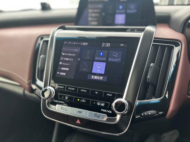ＲＳアドバンス　パノラミックビューモニター　赤半革パワーシート　シートヒーター　ステアリングヒーター　トヨタセーフティセンス　ＢＳＭ　ＲＣＴＡ　ＬＤＡ　レーダークルコン　電動リアサンシェード　ＥＴＣ　ＨＵＤ　純正ナビ(11枚目)