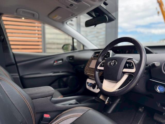 プリウス Ｓ　トヨタセーフティーセンス　バックガイドモニター　Ｂｌｕｅｔｏｏｔｈ接続　ＬＥＤヘッドライト　オートクルーズコントロール　ハンズフリー　オートマチックハイビーム　プッシュスタート　フルセグナビ　ＥＴＣ（6枚目）