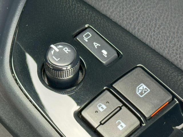 プリウス Ｓ　トヨタセーフティーセンス　バックガイドモニター　Ｂｌｕｅｔｏｏｔｈ接続　ＬＥＤヘッドライト　オートクルーズコントロール　ハンズフリー　オートマチックハイビーム　プッシュスタート　フルセグナビ　ＥＴＣ（30枚目）