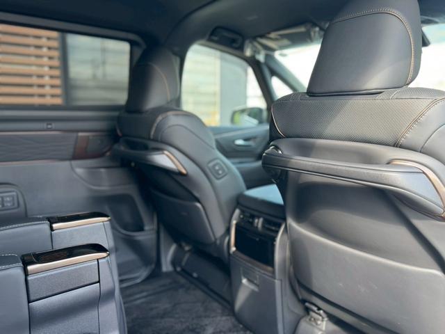 アルファードハイブリッド Ｚ　ワンオーナー　両側Ｐスラ　ムーンルーフ　革シート　ＴＳＳ　ＢＳＭ　パノラミックビューＭ　シートＨ＆ベンチレーション　デジタルインナーＭ　前後ドラレコ　３眼ＬＥＤヘッドランプ　電動ロールサンシェード（55枚目）